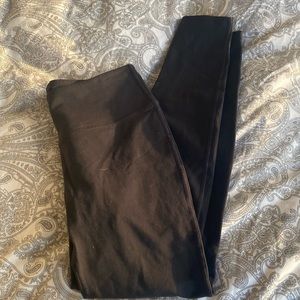 Diadora 3/4 length plain black leggings. Size small